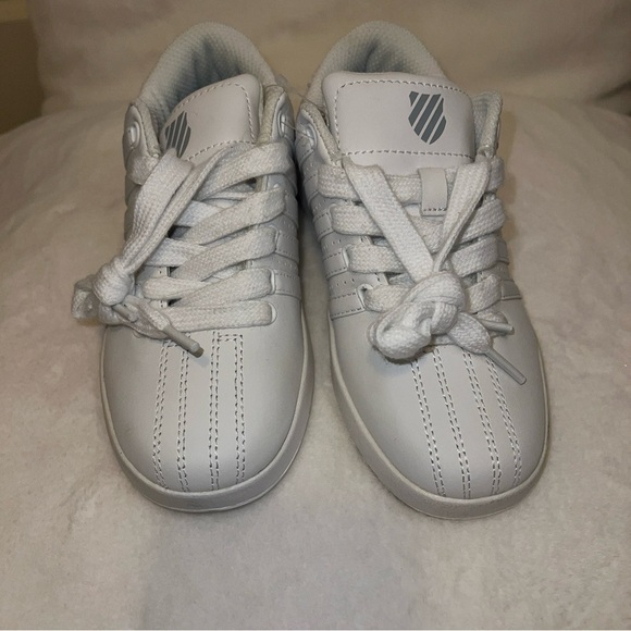 BRAND NEW - K SWISS CLASSIC VN VARSITY LOW WHITE/WHITE Size 13 Kids - Picture 1 of 4